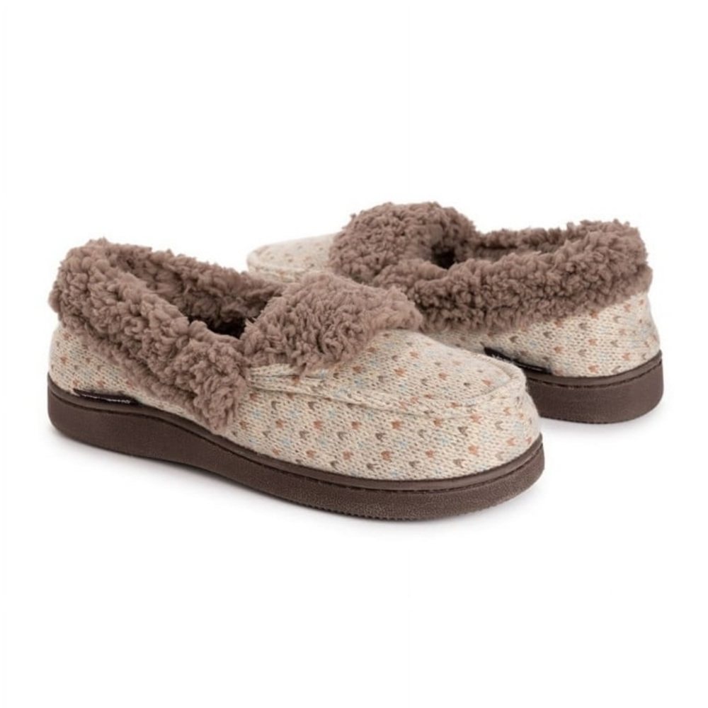 Women's 11-12 Muk Luks Women's Slippers in Cream and Brown